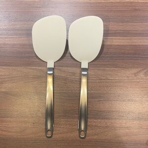 Magnolia Sour Cream and Stainless Steel Spatula Duo